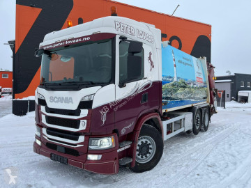 Lastbil med ske til husholdningsaffald Scania