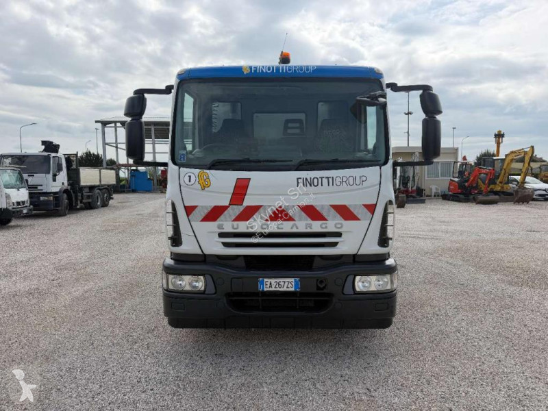آلة لصيانة الطرق Iveco EUROCARGO 150E22