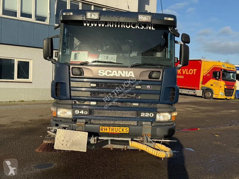 آلة لصيانة الطرق Scania P94-220 4X2 SWEEPER /...