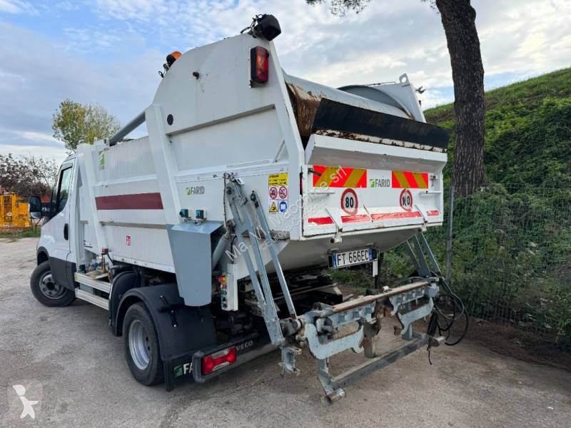 آلة لصيانة الطرق Iveco