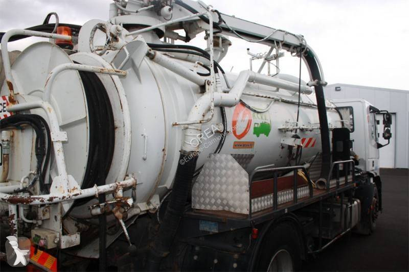 آلة لصيانة الطرق Iveco