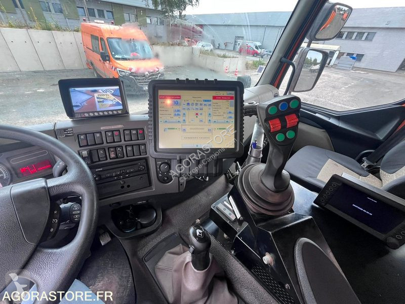مقطورة Renault PREMIUM