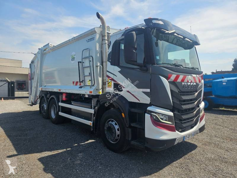 آلة لصيانة الطرق Iveco