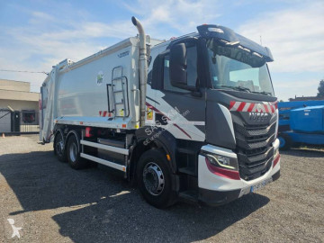 شاحنة قلابة للنفايات المنزلية Iveco