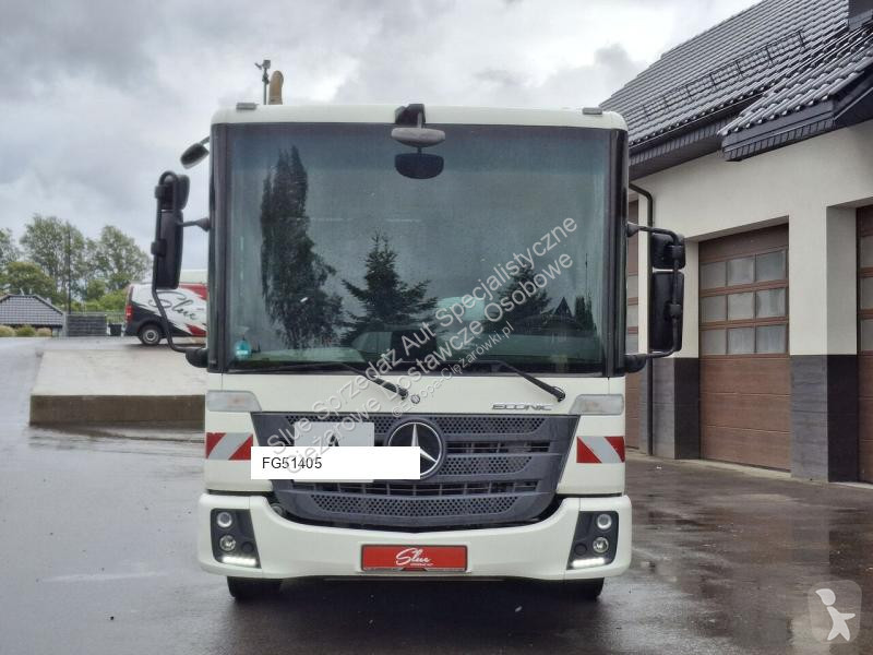 Silniční stroje Mercedes press 522 Zoeller