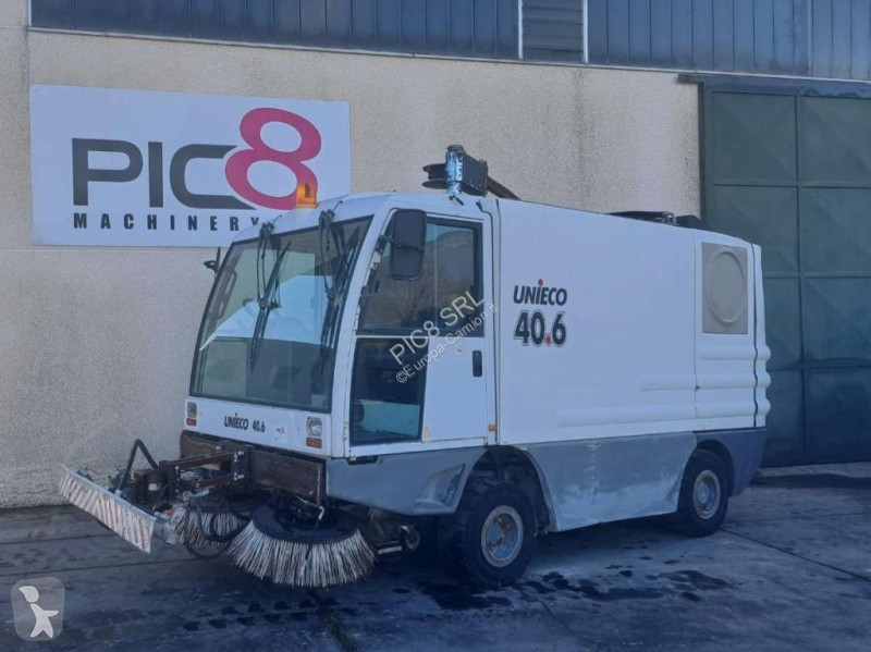Veicolo per la pulizia delle strade Unieco 40.6T