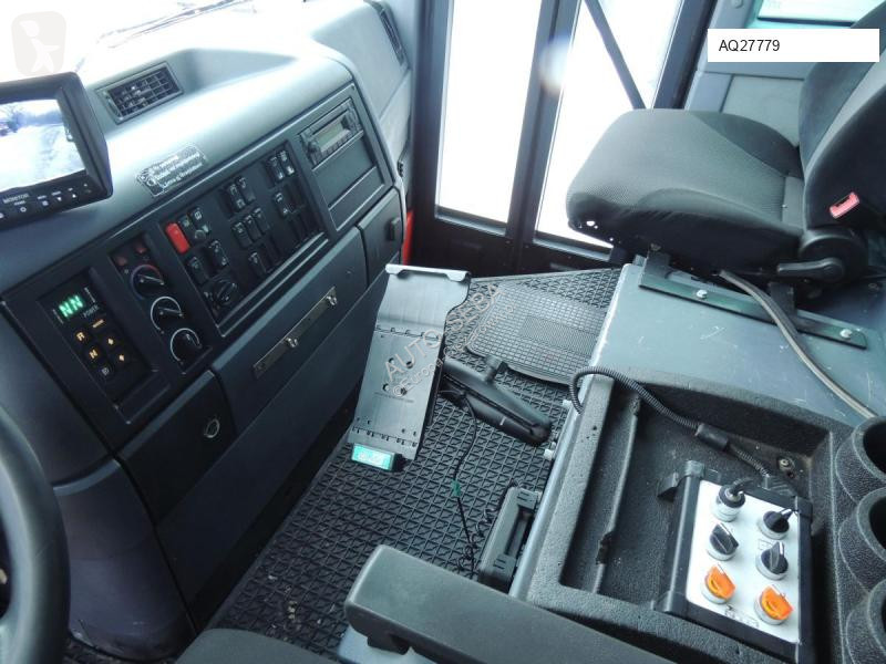 آلة لصيانة الطرق Mercedes KG-HB
