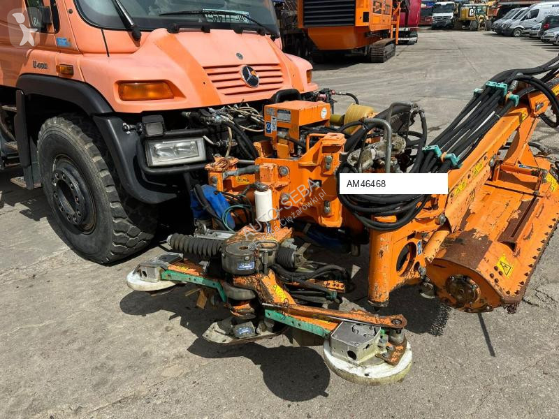 آلة لصيانة الطرق Mercedes Unimog 405/12...
