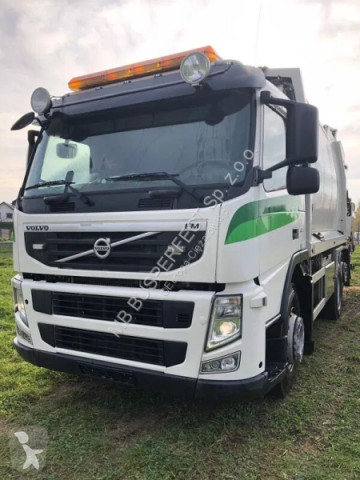 Camion benne à ordures ménagères Volvo