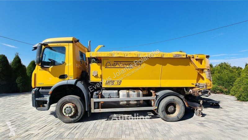 آلة لصيانة الطرق Mercedes