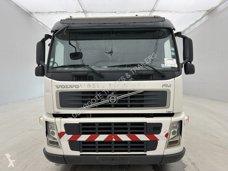 آلة لصيانة الطرق Volvo 300 - 6x2