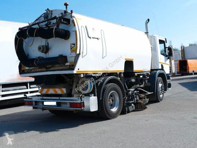 آلة لصيانة الطرق Scania 94...