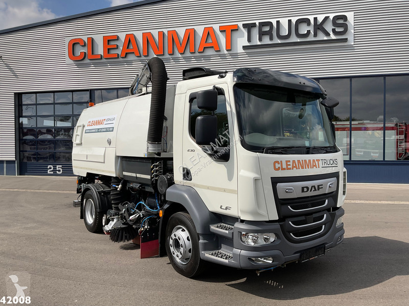 آلة لصيانة الطرق DAF FA  230 Johnston VT 650