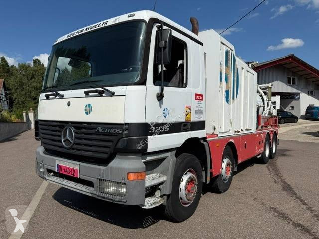 آلة لصيانة الطرق Mercedes