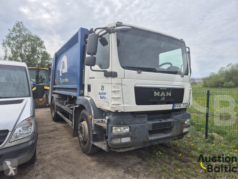Engin de voirie MAN 18.250