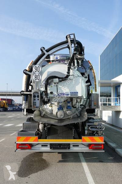 آلة لصيانة الطرق Scania
