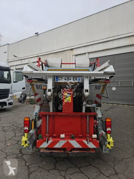 Engin de voirie Mitsubishi Fuso