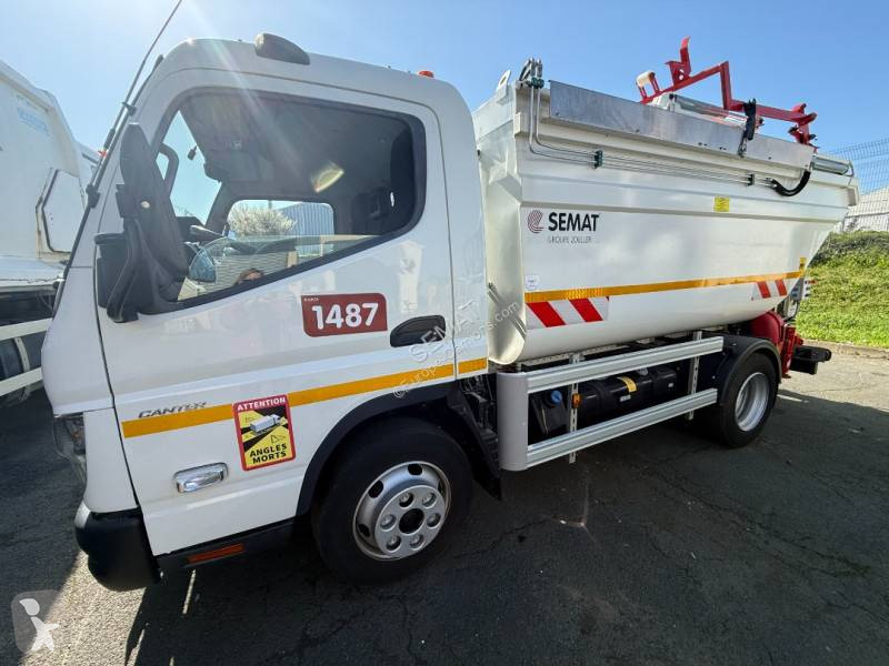 Engin de voirie Mitsubishi Fuso