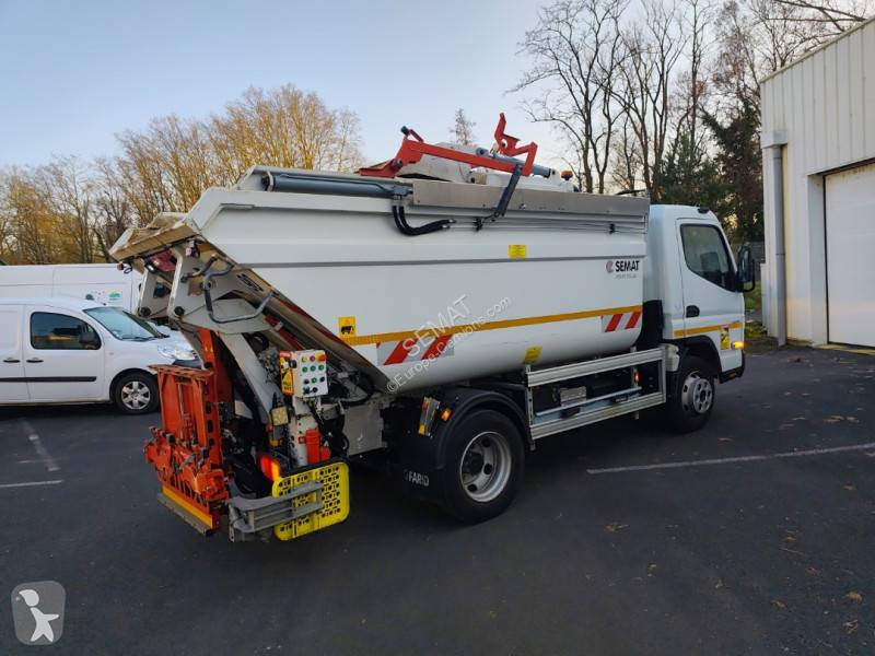Engin de voirie Mitsubishi Fuso