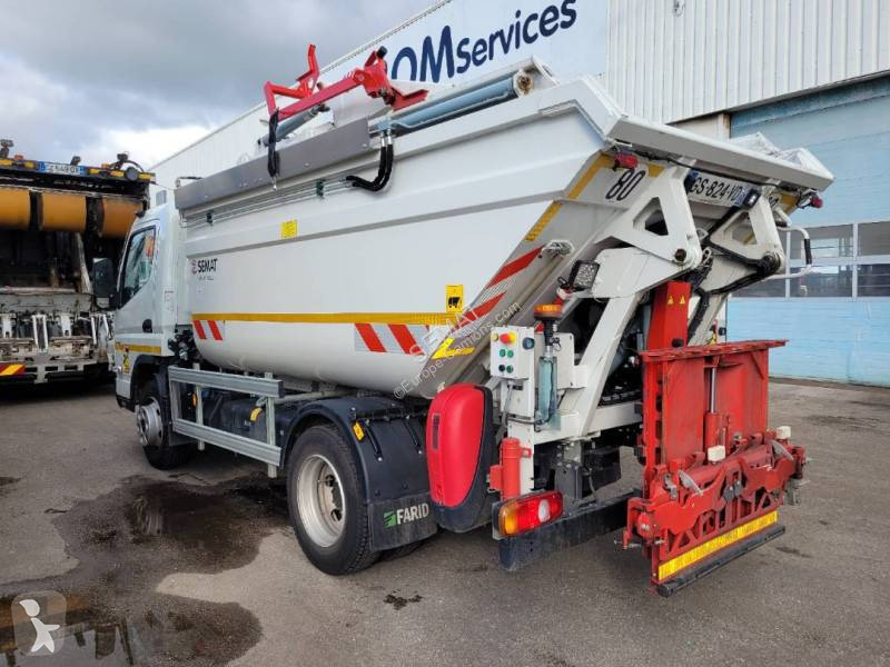 آلة لصيانة الطرق Mitsubishi Fuso