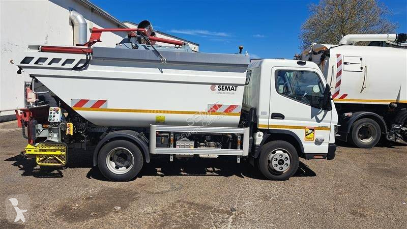 آلة لصيانة الطرق Mitsubishi Fuso