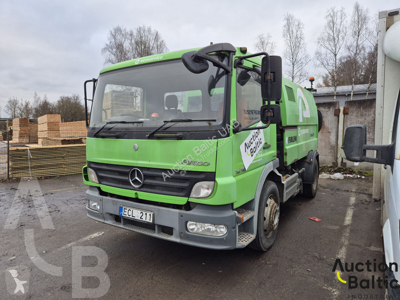 Engin de voirie Mercedes 1216