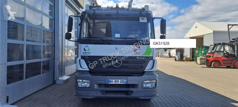 Engin de voirie Mercedes 2529