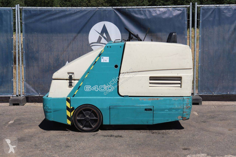 Vehículo de limpieza viaria Tennant 6400