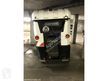 Camion balayeuse