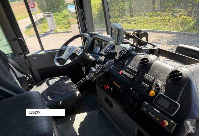 Silniční stroje Mercedes 2635