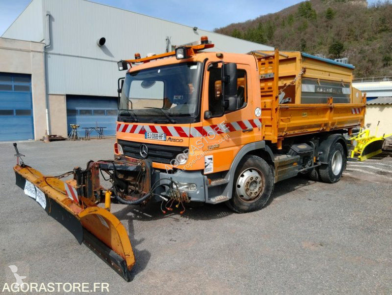 Engin de voirie Mercedes