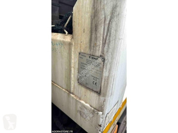 Camião basculante para recolha de lixo