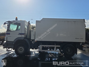 Camion balayeuse Mercedes