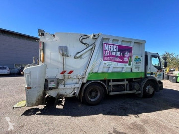 Camion benne à ordures ménagères Renault