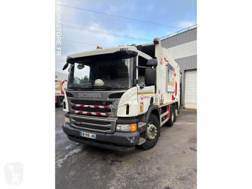 Camion benne à ordures ménagères