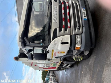 Camion benne à ordures ménagères