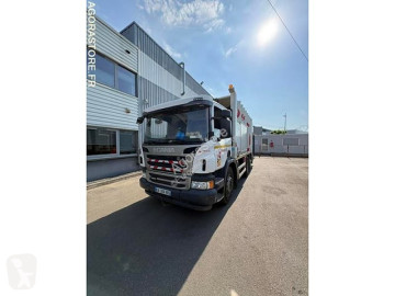 Camion benne à ordures ménagères