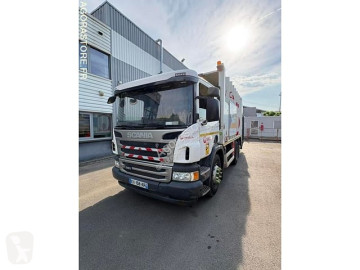 Camion benne à ordures ménagères