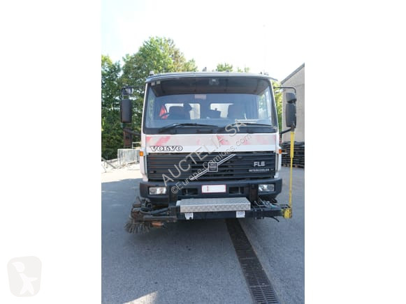 آلة لصيانة الطرق Volvo FL6 14