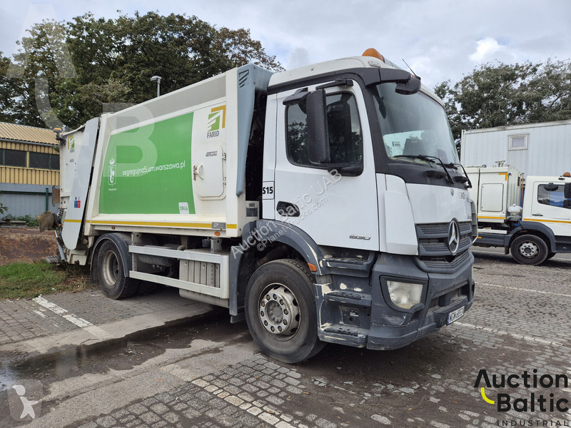 Engin de voirie Mercedes 1830