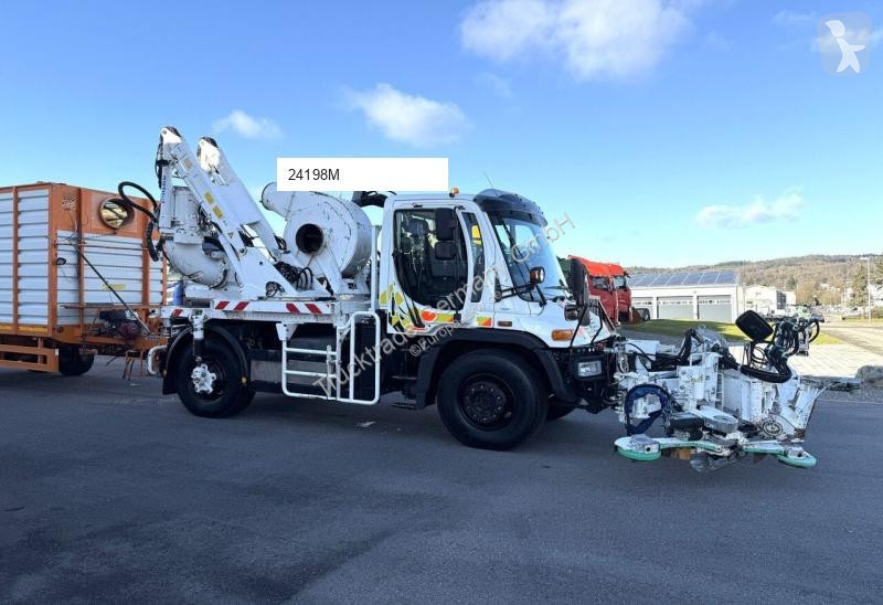 Engin de voirie Mercedes U400