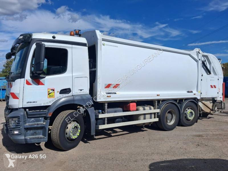 آلة لصيانة الطرق Mercedes 2536