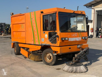 Camion balayeuse Gavia