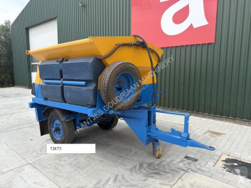 Gritting truck