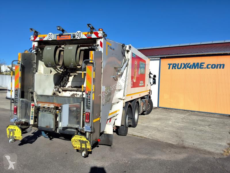 آلة لصيانة الطرق Scania 320