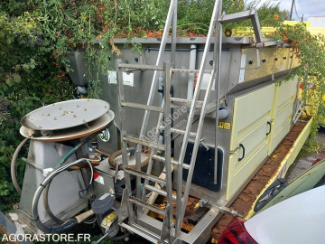 Gritting truck