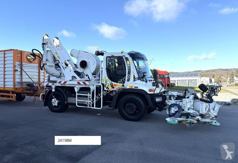 Mercedes Unimog U400 4x4 road network trucks