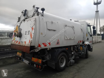 Renault road sweeper
