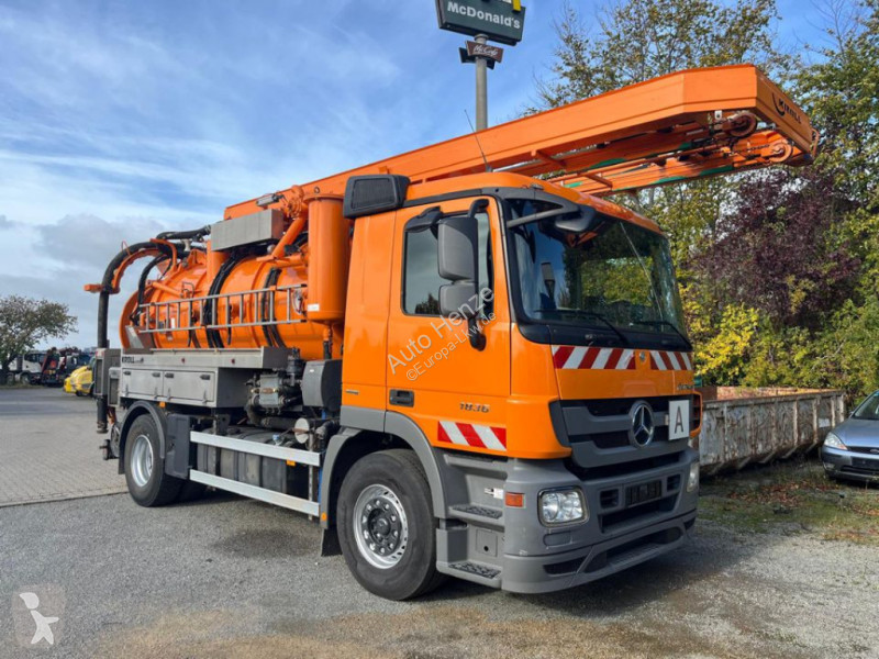 Útfenntartó-és-karbantartógép Mercedes Actros...