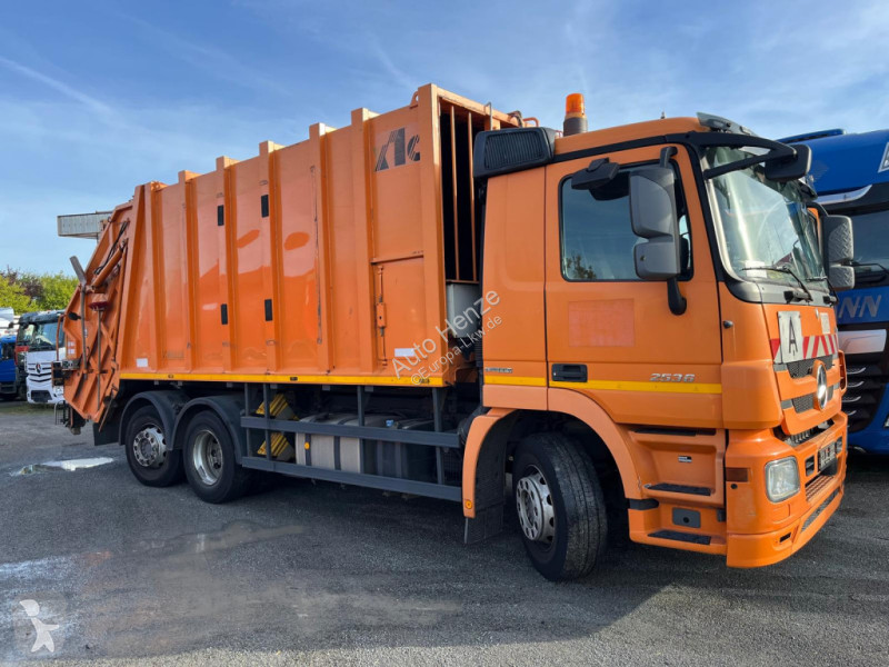Útfenntartó-és-karbantartógép Mercedes Actros...